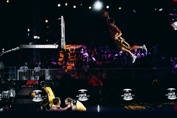 Comment intégrer efficacement les jeunes joueurs au sein d'une équipe professionnelle de basket ?